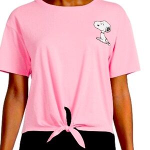 Peanuts t-shirt with the rest of the gang on the back! #202